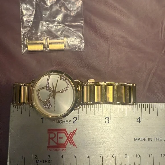 Michael Kors Portia Heart Gold-Tone Stainless Steel Bracelet  display picture 3